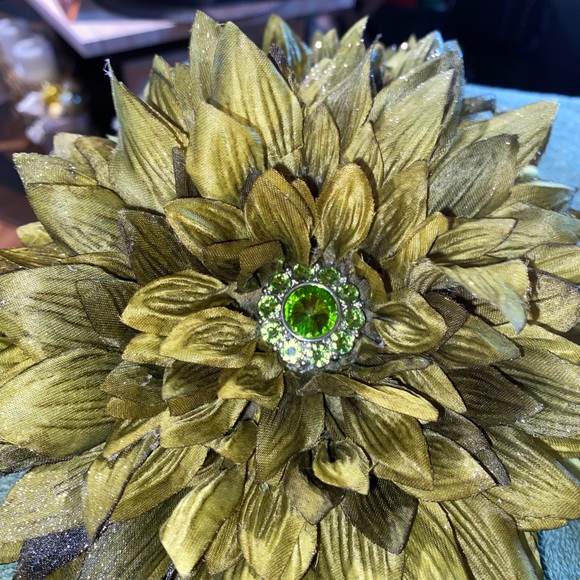 Beautiful hand made flowers. - Picture 9 of 9